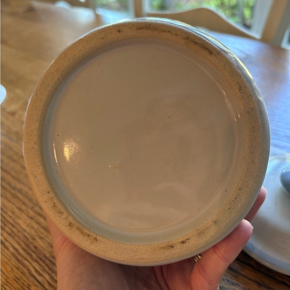 Blue and white Ceramic jar with windmill design - Picture 6 of 6